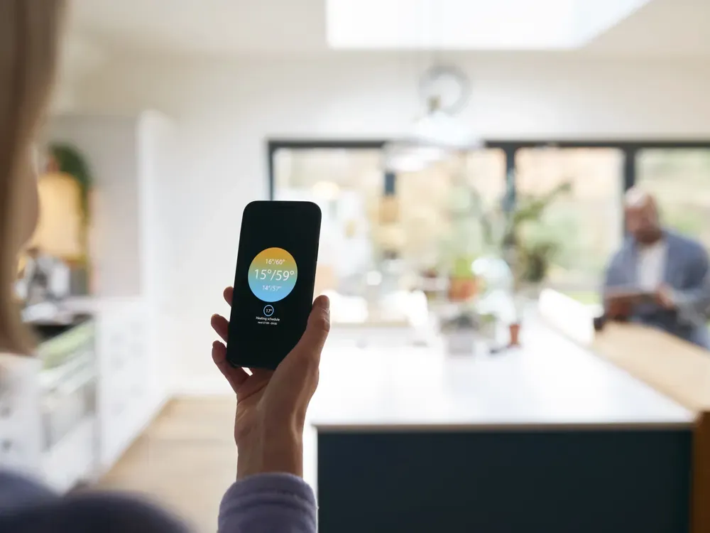 Warmes LED-Lichtkonzept in einem Wohnraum